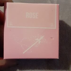 Jeffree Star setting powder Rose